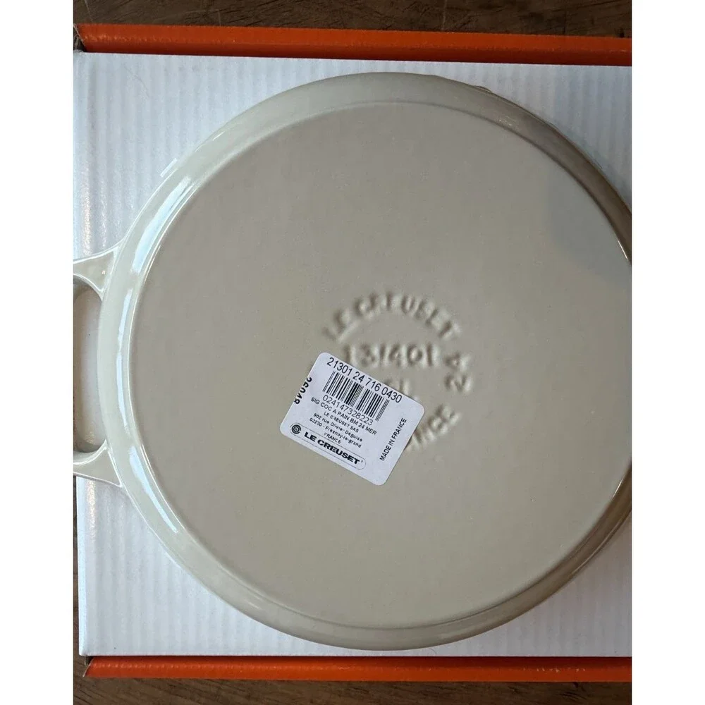 Le Creuset Signature Enameled Cast Iron 1.75 qt 9.5 in Bread Oven Meringue NEW